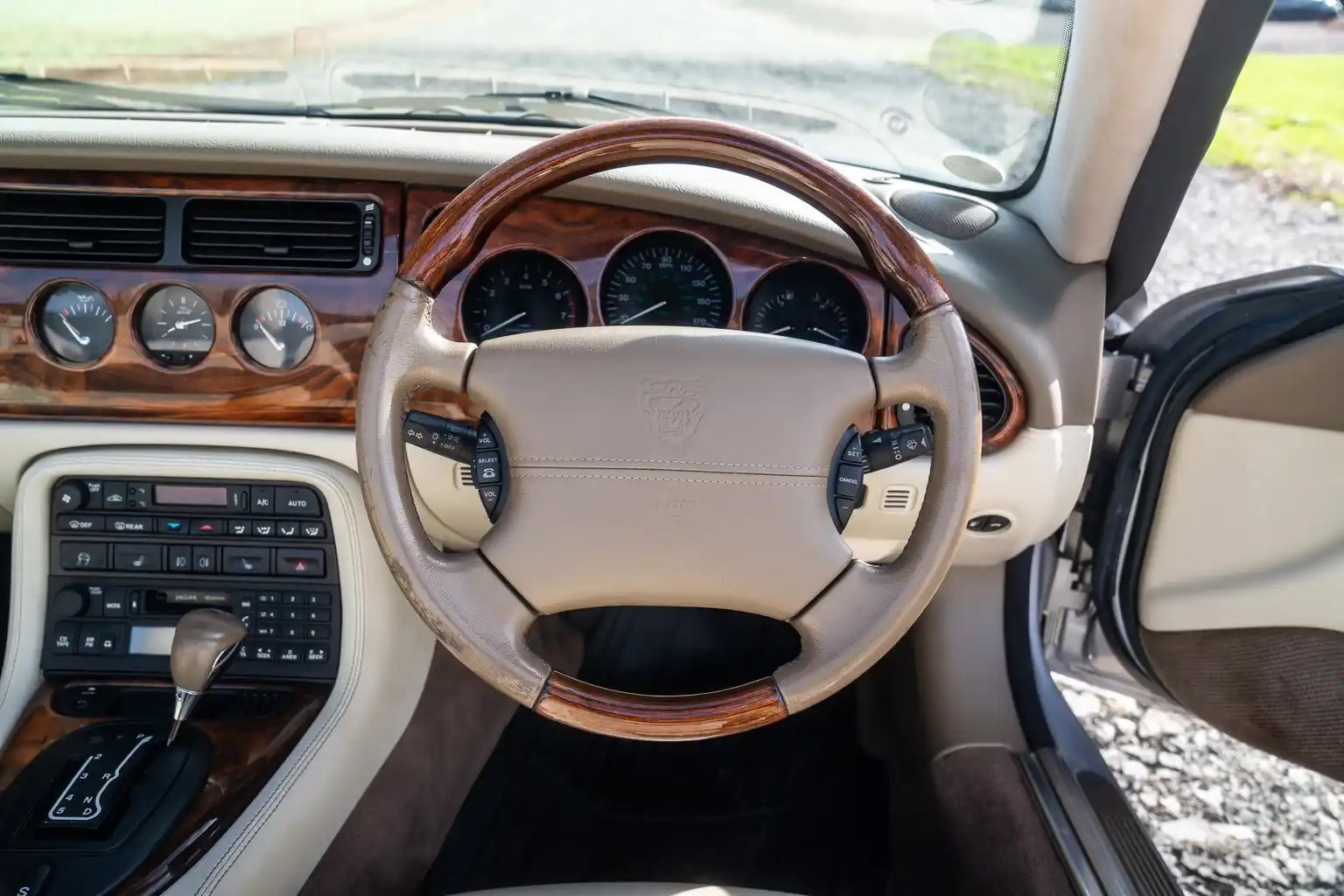 Jaguar XKR