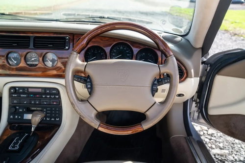 Jaguar XKR 26