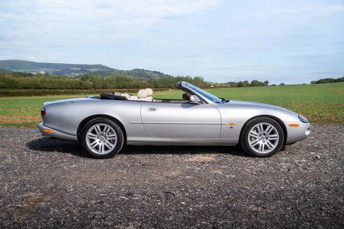 Jaguar XKR 18