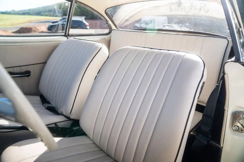 Volkswagen Karmann Ghia 24