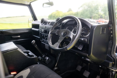 Land Rover DEFENDER 110 8