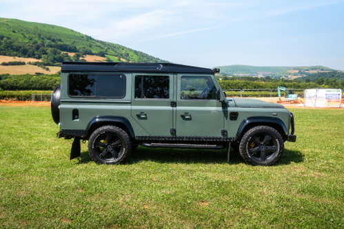 Land Rover DEFENDER 110 3