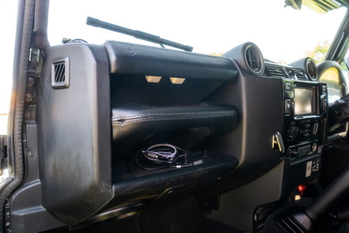 Land Rover DEFENDER 110 40