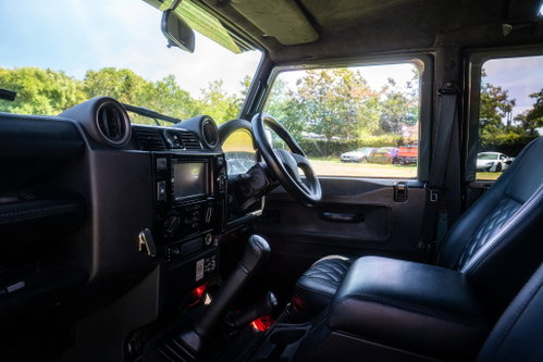 Land Rover DEFENDER 110 39