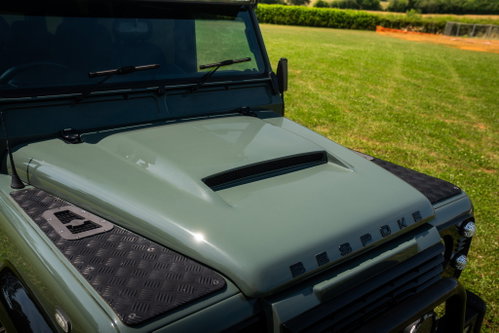 Land Rover DEFENDER 110 9