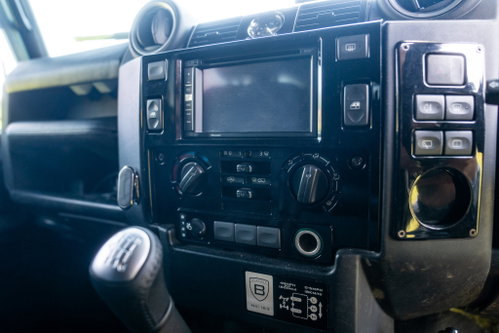 Land Rover DEFENDER 110 26