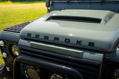 Land Rover DEFENDER 110 8