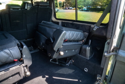 Land Rover DEFENDER 110 34