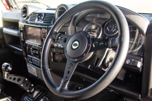 Land Rover DEFENDER 110 26