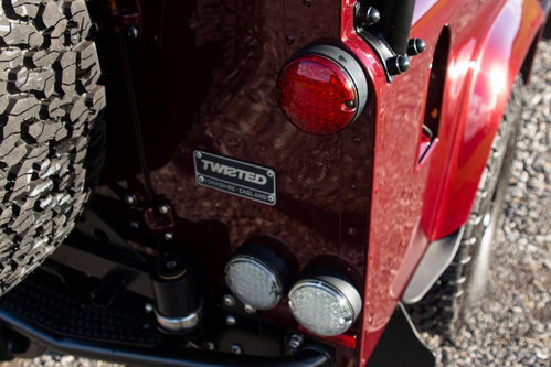 Land Rover DEFENDER 110 11