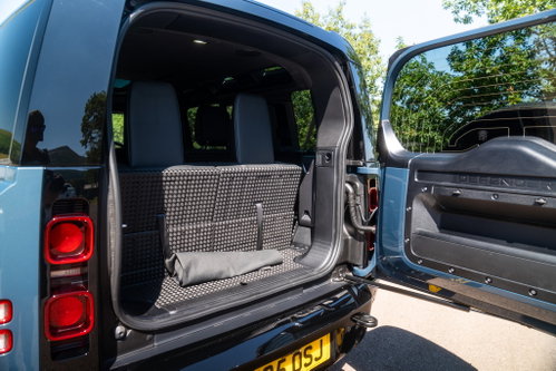 Land Rover DEFENDER 110 34