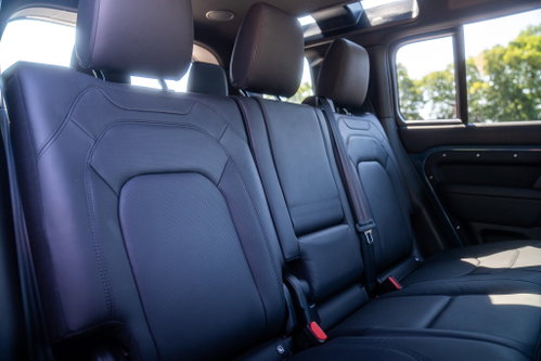 Land Rover DEFENDER 110 31