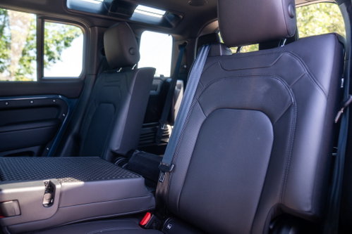 Land Rover DEFENDER 110 43