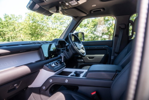 Land Rover DEFENDER 110 38