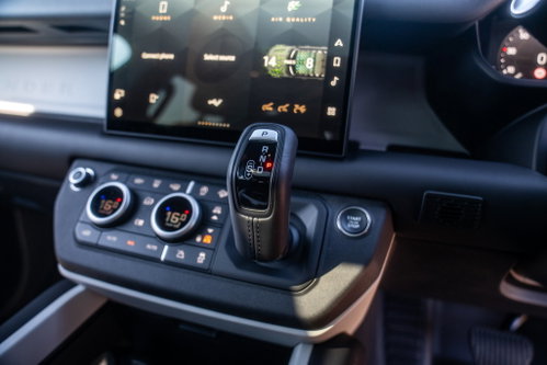 Land Rover DEFENDER 110 26