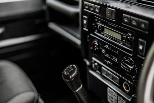 Land Rover Defender 12