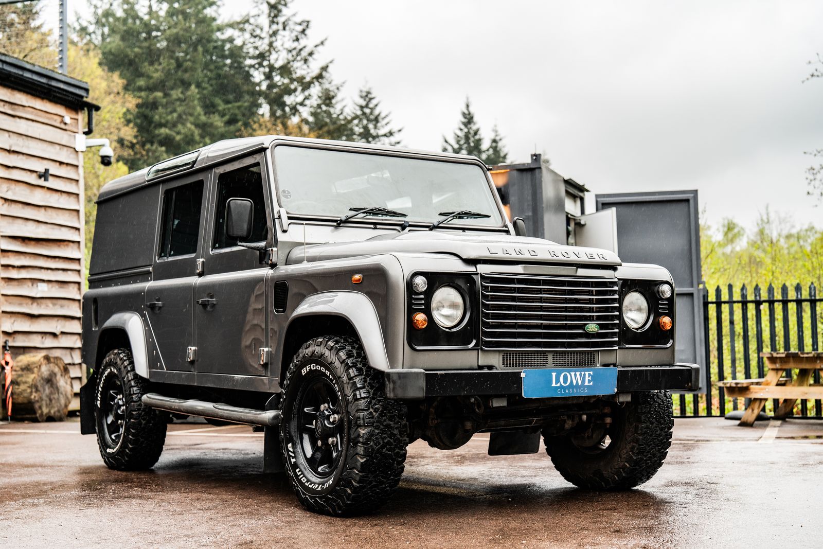 Land Rover Defender