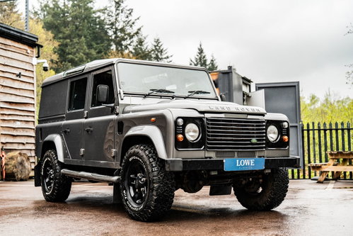 Land Rover Defender 2