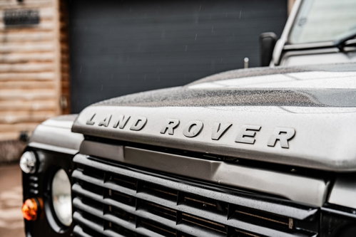 Land Rover Defender 3