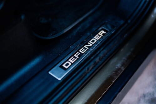Land Rover Defender 15