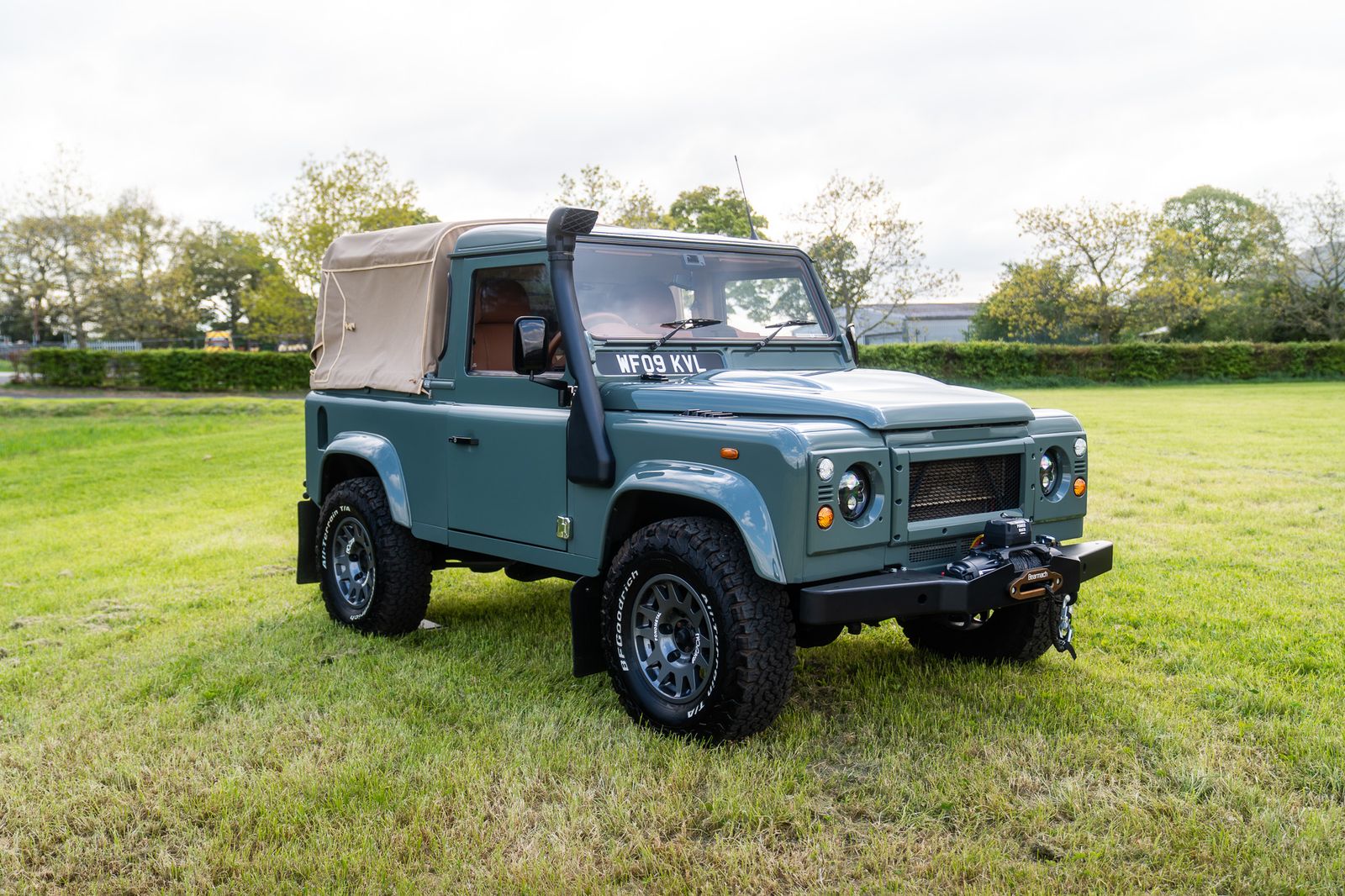 Land Rover Defender 90