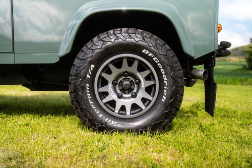 Land Rover Defender 90 15