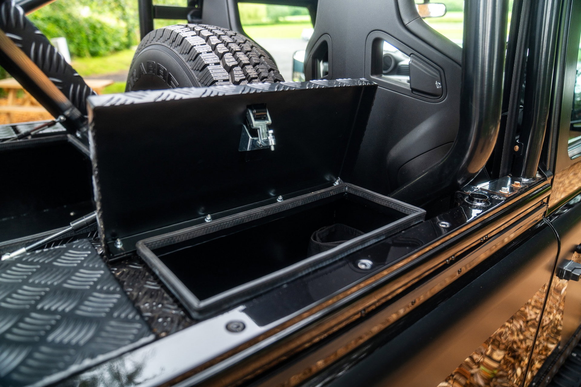 Land Rover Defender 90