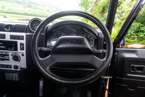 Land Rover Defender 90 41
