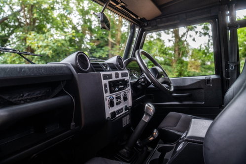 Land Rover Defender 90 37