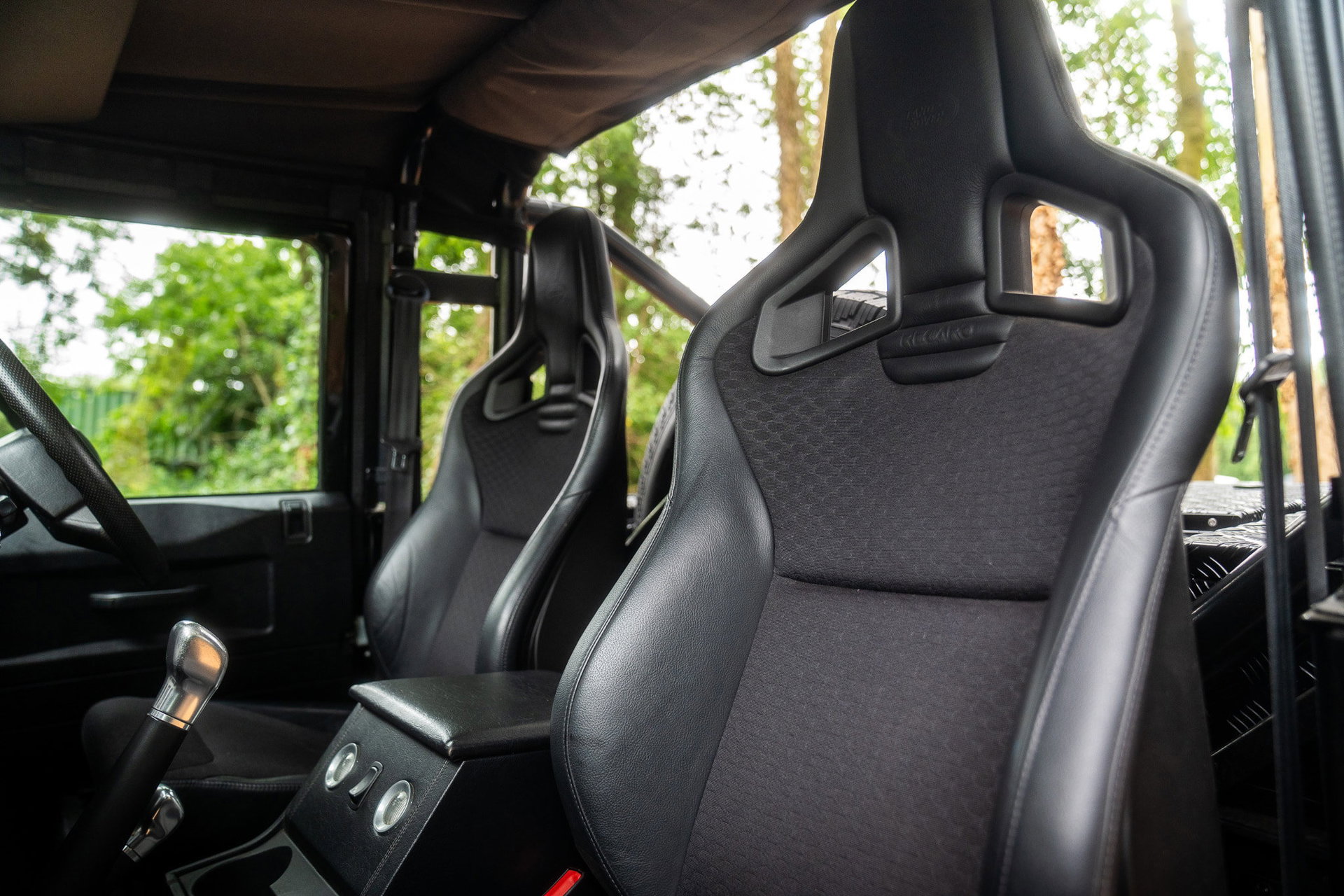 Land Rover Defender 90