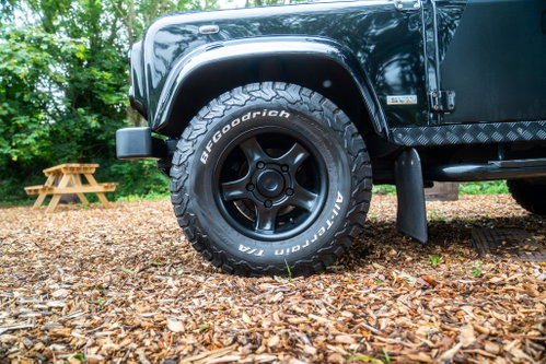 Land Rover Defender 90 26