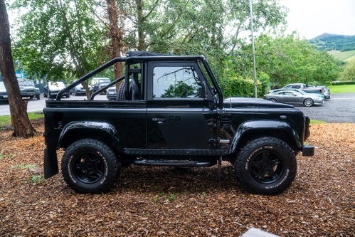 Land Rover Defender 90 3