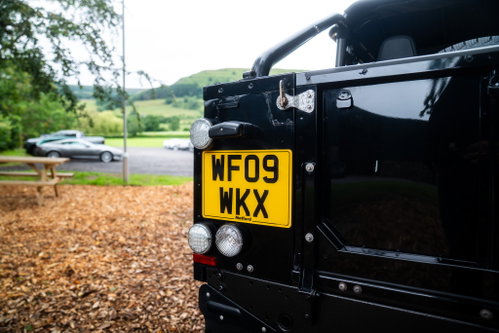 Land Rover Defender 90 16
