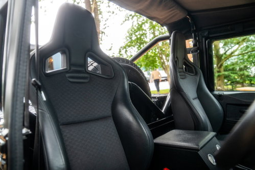 Land Rover Defender 90 31
