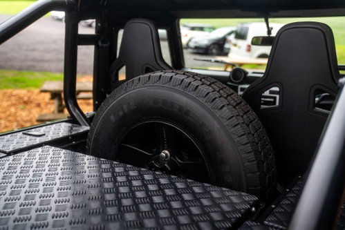 Land Rover Defender 90 14