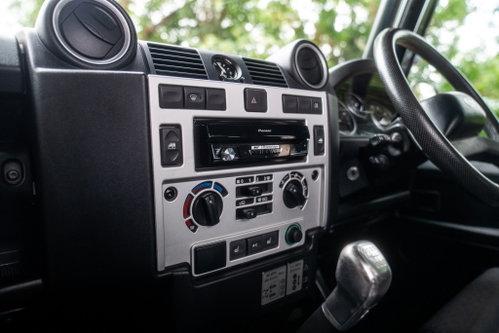 Land Rover Defender 90 39