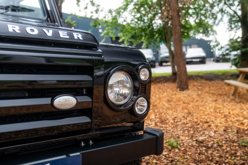 Land Rover Defender 90 10