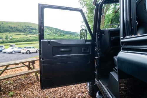 Land Rover Defender 90 36