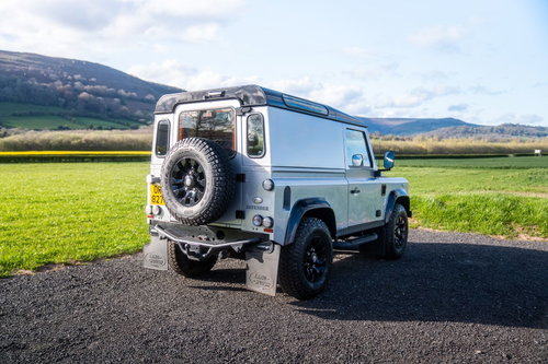 Land Rover Defender 90 16