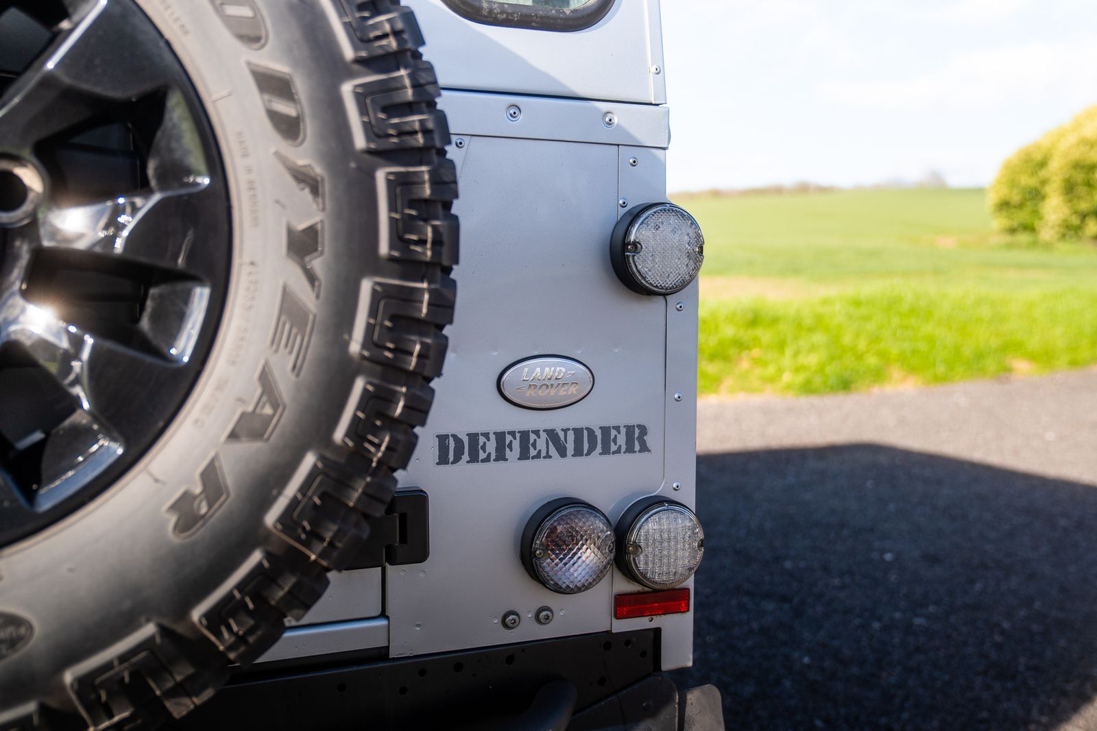 Land Rover Defender 90
