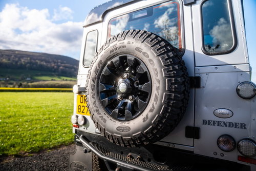 Land Rover Defender 90 21