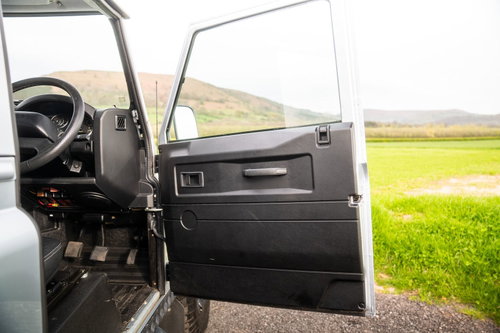 Land Rover Defender 90 24