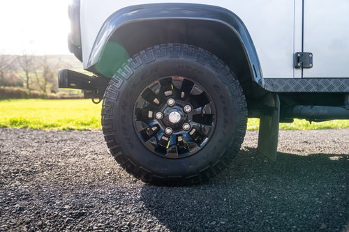 Land Rover Defender 90 12