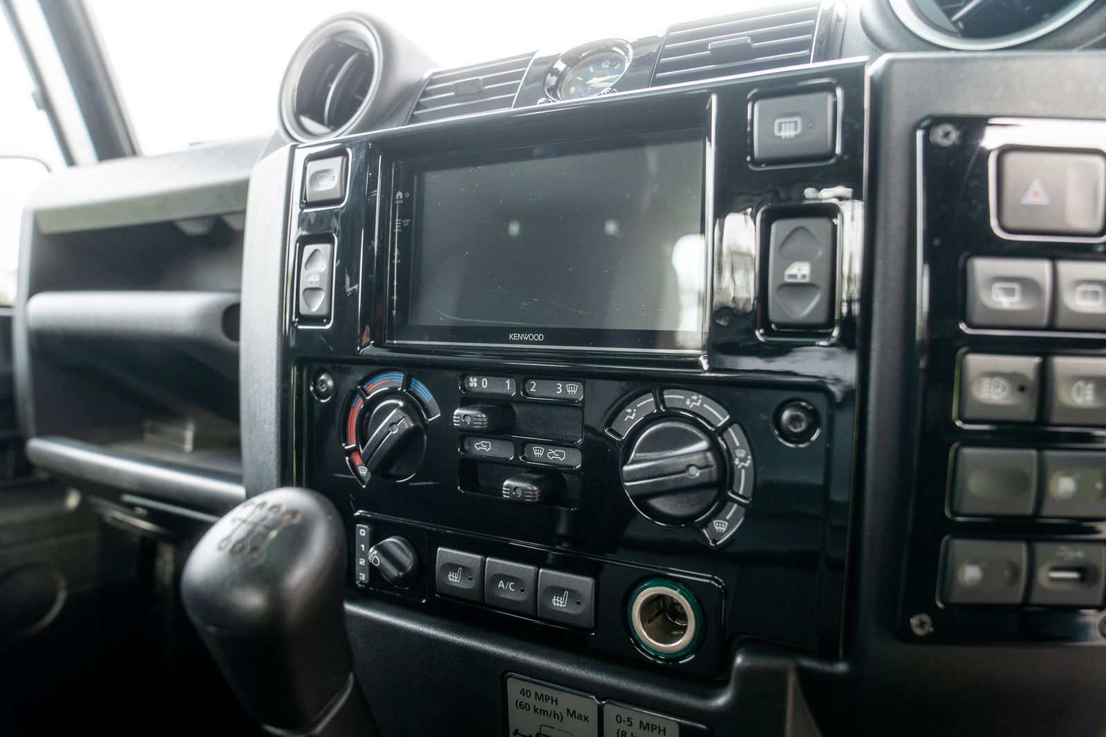 Land Rover Defender 90