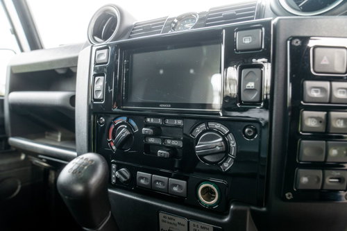 Land Rover Defender 90 31