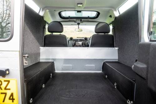 Land Rover Defender 90 40