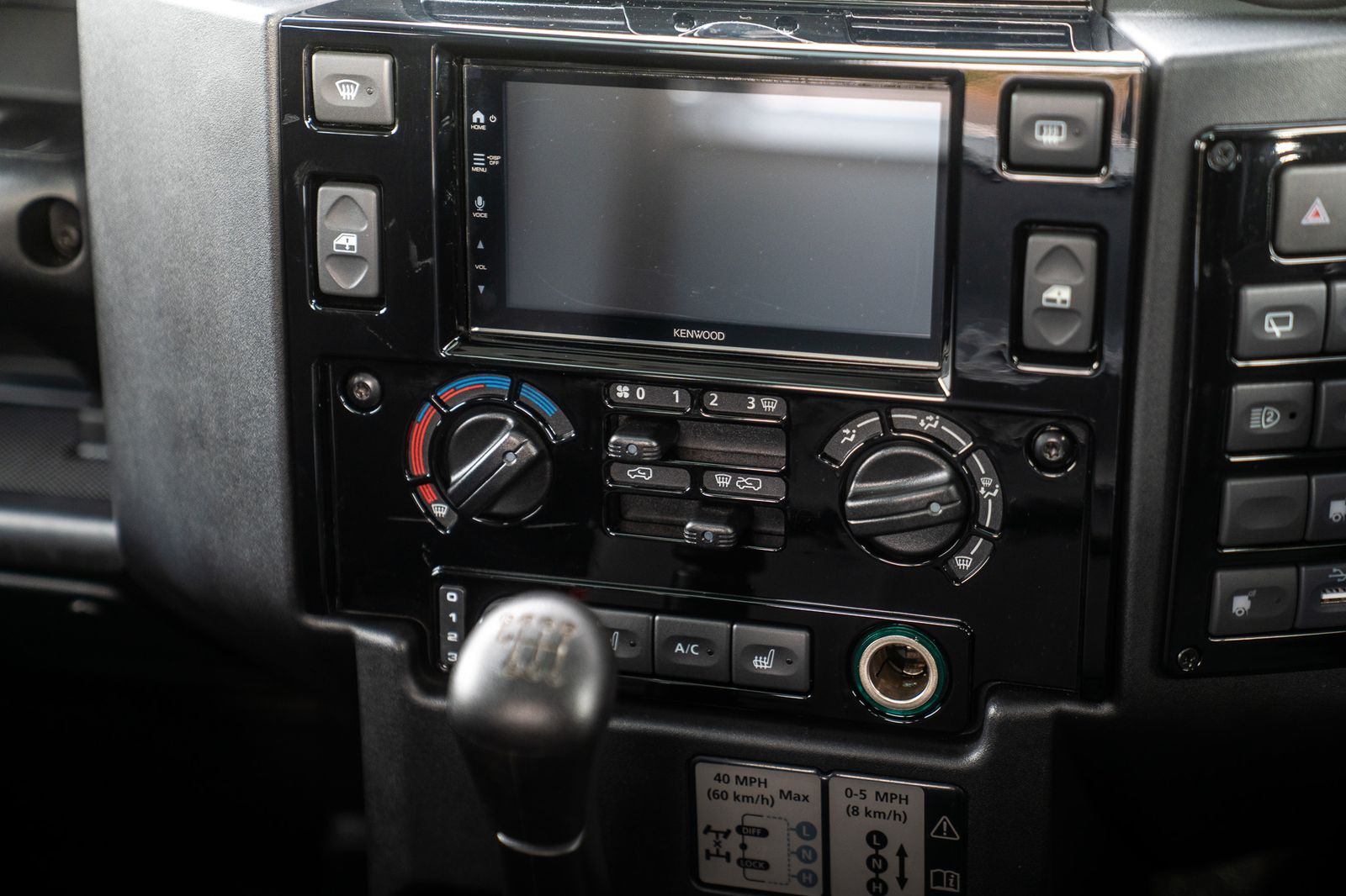 Land Rover Defender 90
