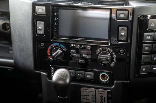 Land Rover Defender 90 44