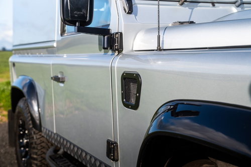 Land Rover Defender 90 9