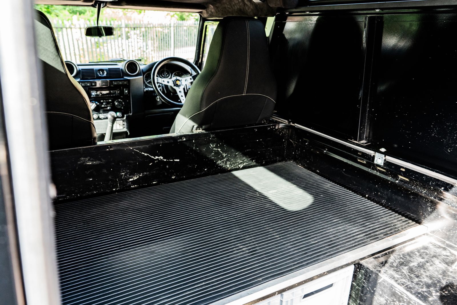Land Rover Defender 90
